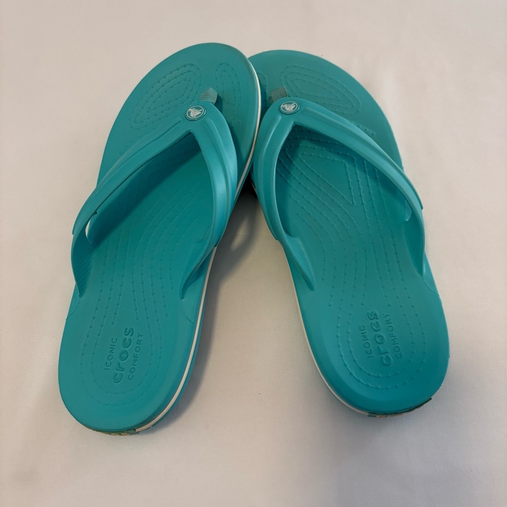 Youth Size 4 Crocs Iconic Comfort Teal Flip Flops